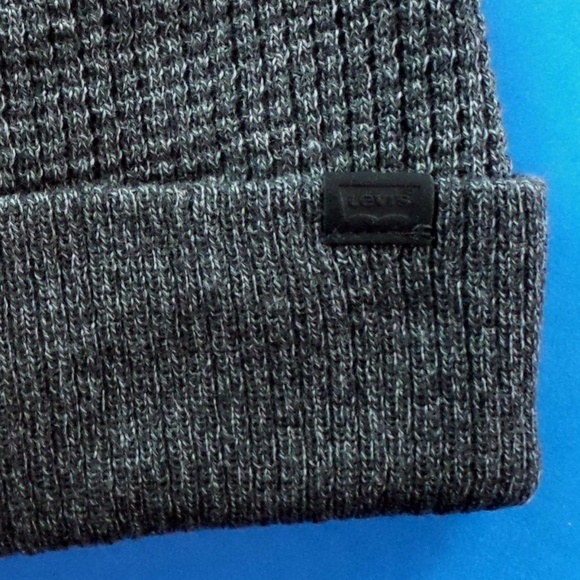 Levi's Men's Logo Beanie Hat Charcoal Fleece Lined - Picture 5 of 7